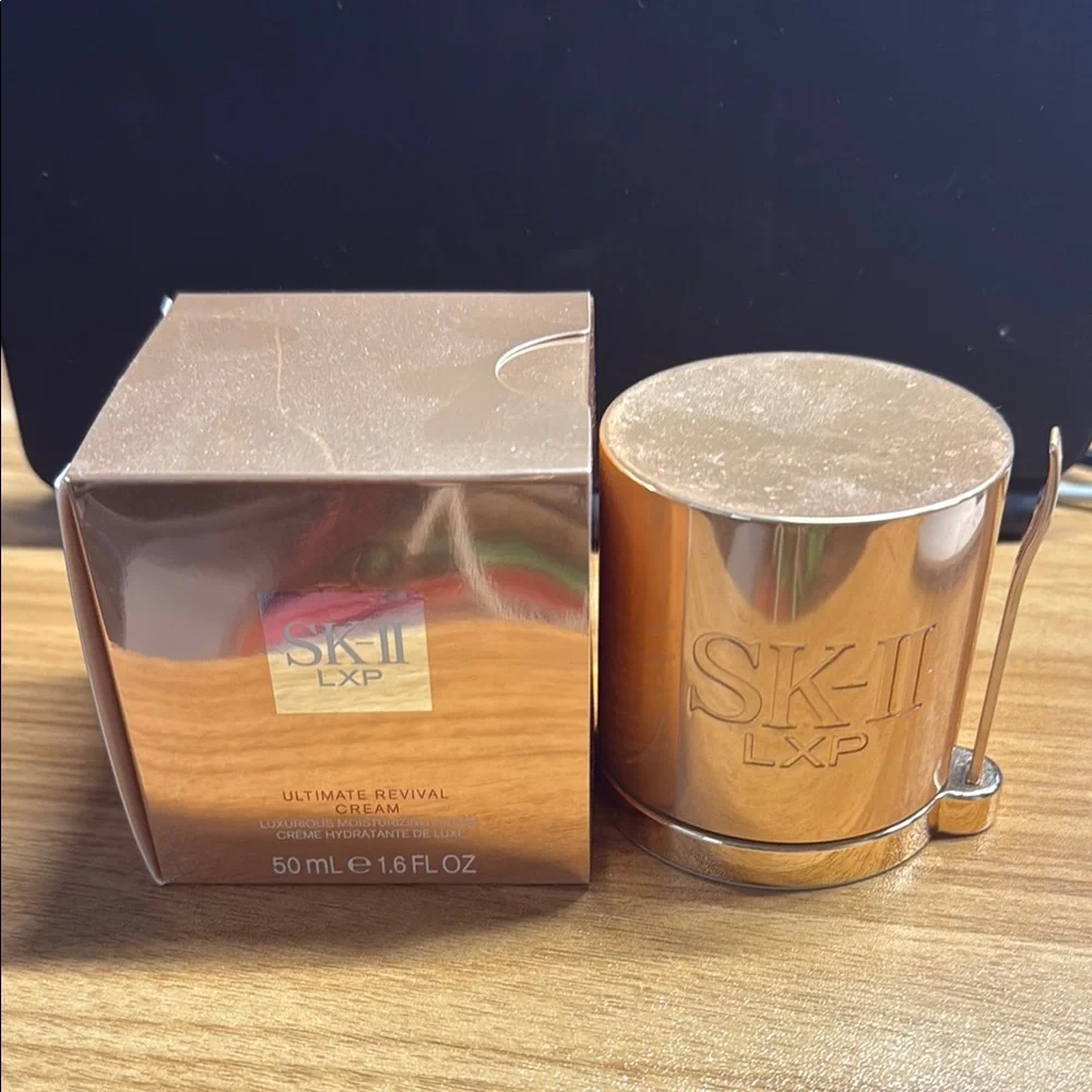 SK-II LXP Ultimate Revival Cream - Gold empty jar - Picture 1 of 9